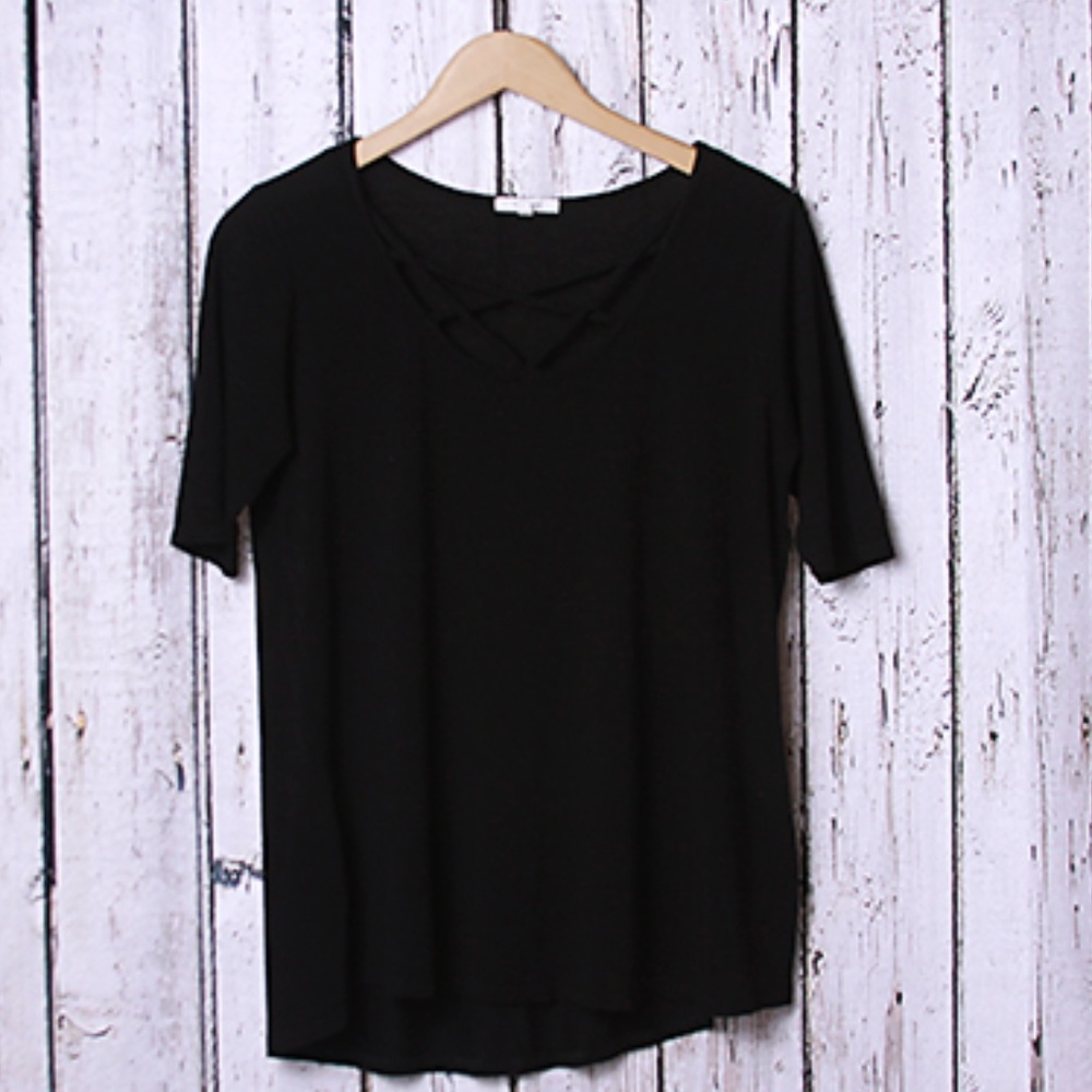 Maurices Crisscross T-shirt Size M